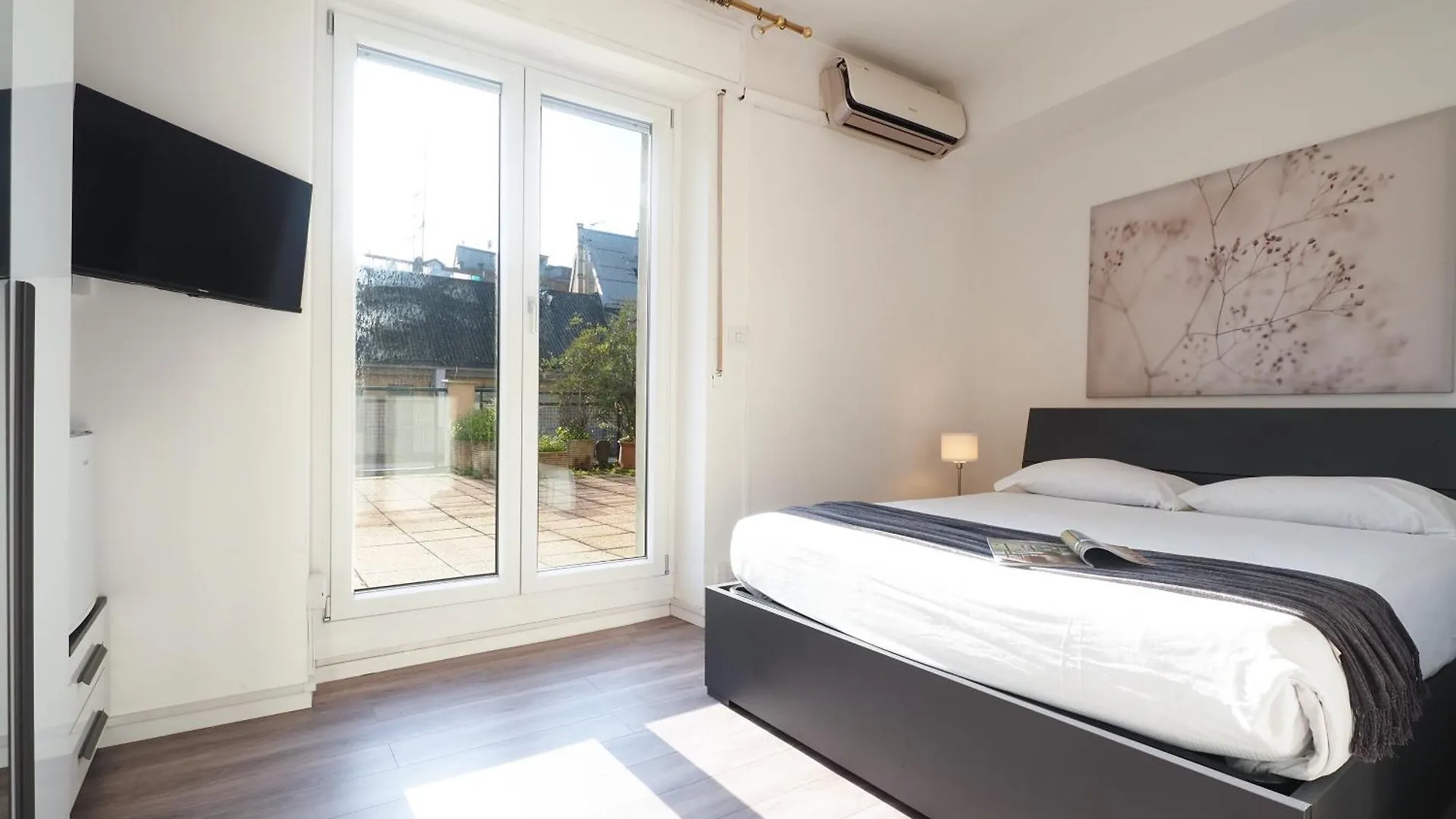 הקונטקטים של Plana Suites - Tennis Club Milano